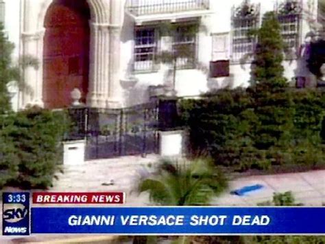 how did Versace get killed